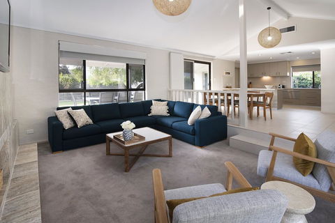 GIFFORD HOUSE - Melbourne Tourism 3