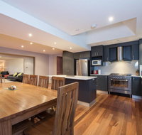 Gippsland Twelve-Spacious and Central with off street parking - Melbourne Tourism