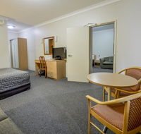 Golden Guitar Motor Inn - Melbourne Tourism