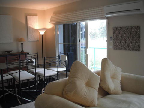 Golf View Apartment 7 - Melbourne Tourism 1