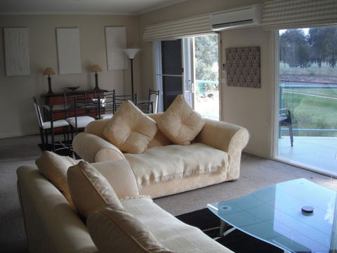 Golf View Apartment 7 - Melbourne Tourism 3