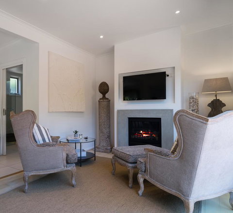 Grand Capella Villa 1 - Melbourne Tourism 1