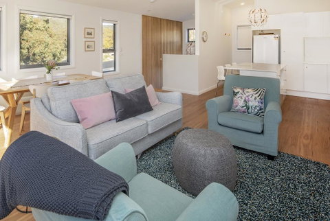 Grasmere Chalet - Melbourne Tourism 3