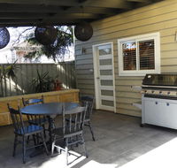 Guesthouse with Pool  BBQ - 10 kms from CBD - Melbourne Tourism