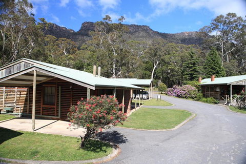 Halls Gap Log Cabins - Melbourne Tourism 0