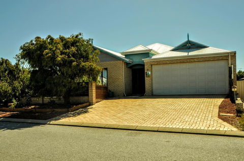 Halls Head Holiday Home - Melbourne Tourism 1