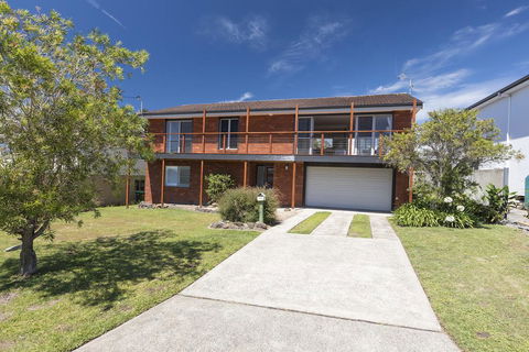 HAMPTONS - Melbourne Tourism 0