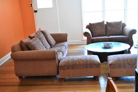 Happy Cozy House For Holidays, Beach, BBQ, Pet Friendly 35kms From CBD In Country Life Style !!! - Melbourne Tourism 3
