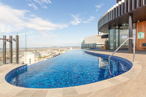High Life Central With Pool And Car Park - Melbourne Tourism 1
