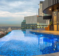High Life Central with Pool and Car Park - Melbourne Tourism