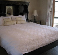 Hill Top Country Guest House - Melbourne Tourism
