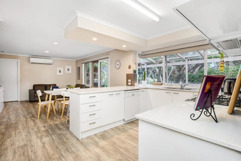 Hilltop Beach House: Newly Updated - Melbourne Tourism 2