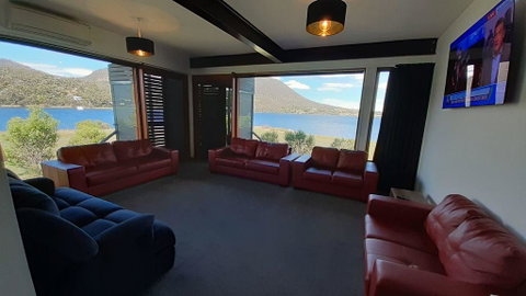 Hobart Waterfront Luxury Retreat - Melbourne Tourism 3