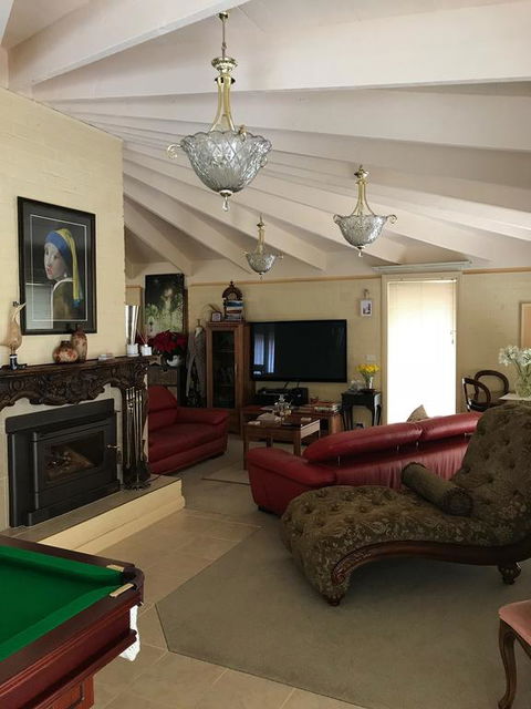 Holly Cottage - Melbourne Tourism 3