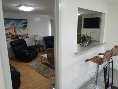 Joy On Joyce - Melbourne Tourism 2