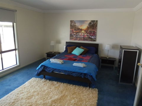 Joy On Joyce - Melbourne Tourism 0