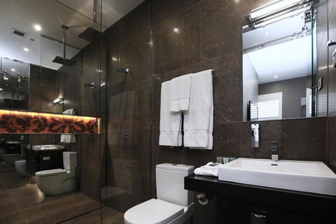 Junction Hotel - Melbourne Tourism 1