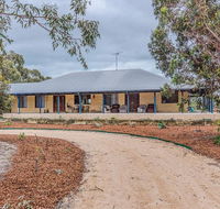 Kangaroo Lake Homestead - Melbourne Tourism