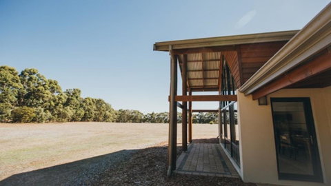 Kangaroo Retreat - Melbourne Tourism 1