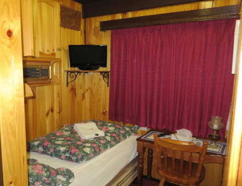Karelia Alpine Lodge - Melbourne Tourism 1