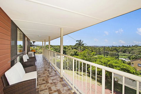 KINGSCLIFF HOLIDAY HOME ON THE HILL - SYD'S VIEW - Melbourne Tourism 3