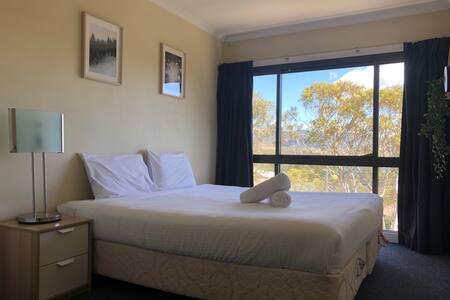 Kirwan 4, 4 Bedroom - Melbourne Tourism 3