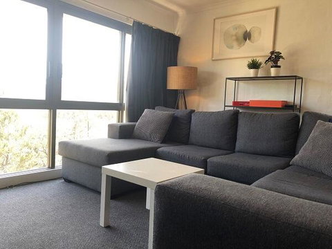Kirwan 4, 4 Bedroom - Melbourne Tourism 0