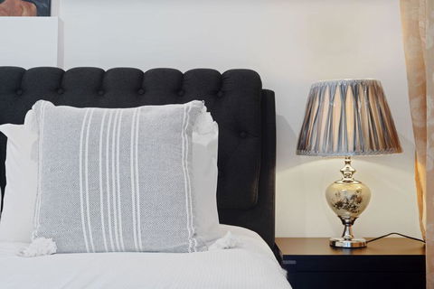 KOZYGURU Belrose Modern Designer 2 Bed + FREE Parking - Melbourne Tourism 1