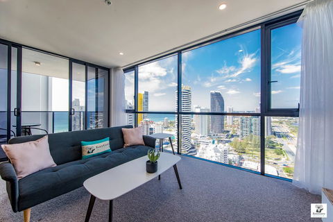 KOZYGURU BROADBEACH AMAZING VIEW 2 BED APT + FREE PARKING WALK TO BEACH QBR004 - Melbourne Tourism 0
