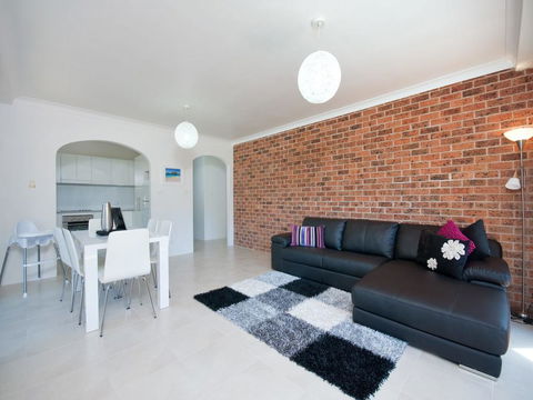 Kurranulla, Unit 1/15 Weatherly Close - Melbourne Tourism 3