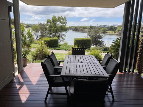 Lagoon-Front Luxury At Twin Waters Resort - Melbourne Tourism 1