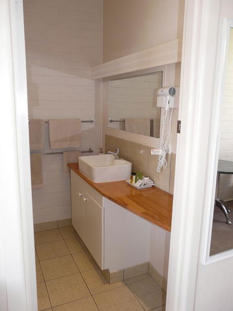 Lake Bolac Motel - Melbourne Tourism 2