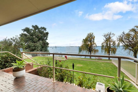 Lakeside Landing - Waterfront - Melbourne Tourism 2