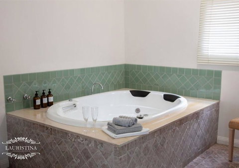 Lauristina Spa Cottage - Melbourne Tourism 2