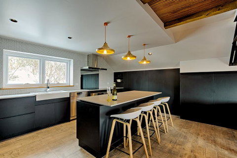 Le Chalets - Melbourne Tourism 0