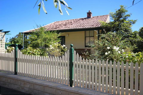 Lilac Cottage - Melbourne Tourism 0