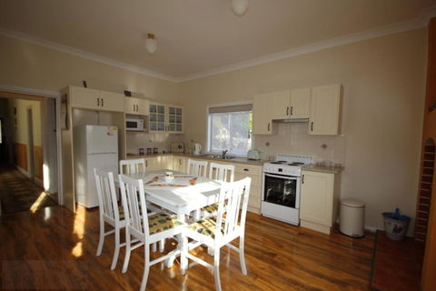 Lilac Cottage - Melbourne Tourism 3