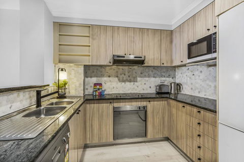 Luxurious Harbour View Apartment Steps From City - Melbourne Tourism 2