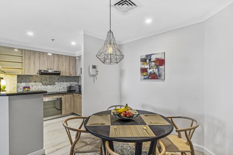 Luxurious Harbour View Apartment Steps From City - Melbourne Tourism 1