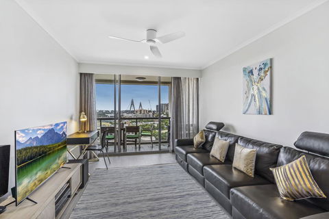 Luxurious Harbour View Apartment Steps From City - Melbourne Tourism 0