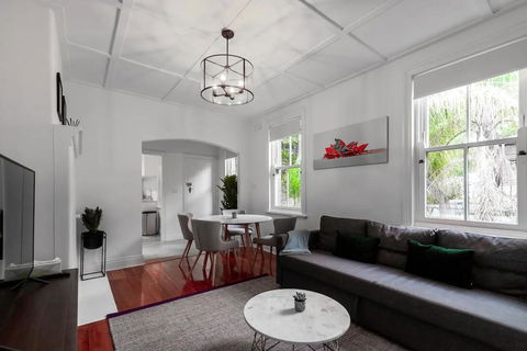 Luxurious Historic Home With Harbour Bridge Views - Melbourne Tourism 0
