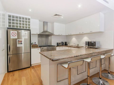Luxurious Mandurah Marina Apartment - Melbourne Tourism 2