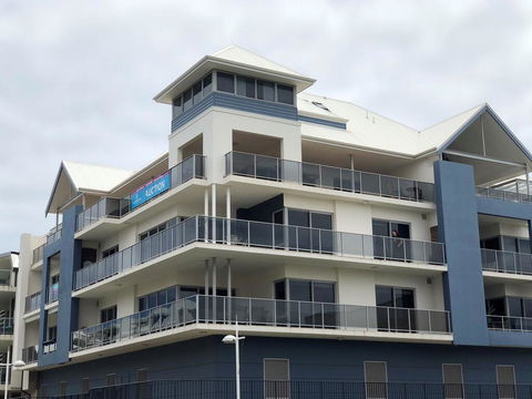 Luxurious Mandurah Marina Apartment - Melbourne Tourism 1