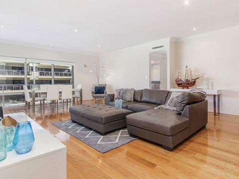 Luxurious Mandurah Marina Apartment - Melbourne Tourism 3