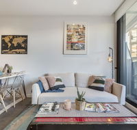 LUXURIOUS RIVERSIDE RESORT STYLE APARTMENTPOOLSPAGYMROOFTOP WITH CITY VIEWS - Melbourne Tourism
