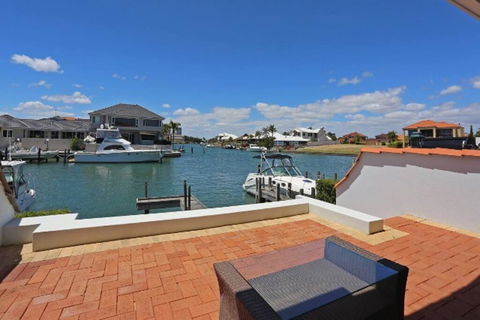Luxury Canal Vista - Melbourne Tourism 3