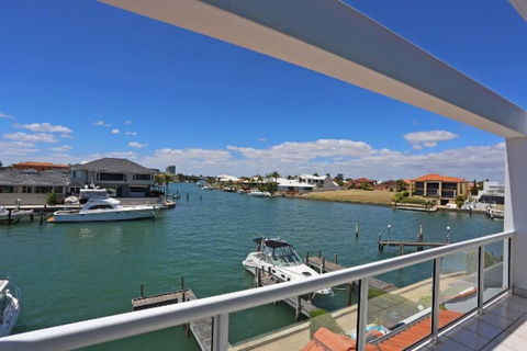 Luxury Canal Vista - Melbourne Tourism 2
