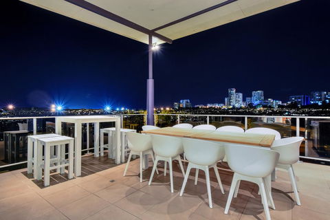 Luxury Darwin City Lights Jacuzzi Central Location Large House New Furnishings - Melbourne Tourism 0