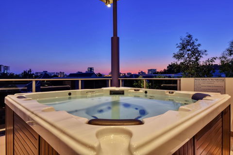 Luxury Darwin City Lights Jacuzzi Central Location Large House New Furnishings - Melbourne Tourism 3