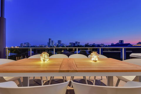 Luxury Darwin City Lights Jacuzzi Central Location Large House New Furnishings - Melbourne Tourism 1